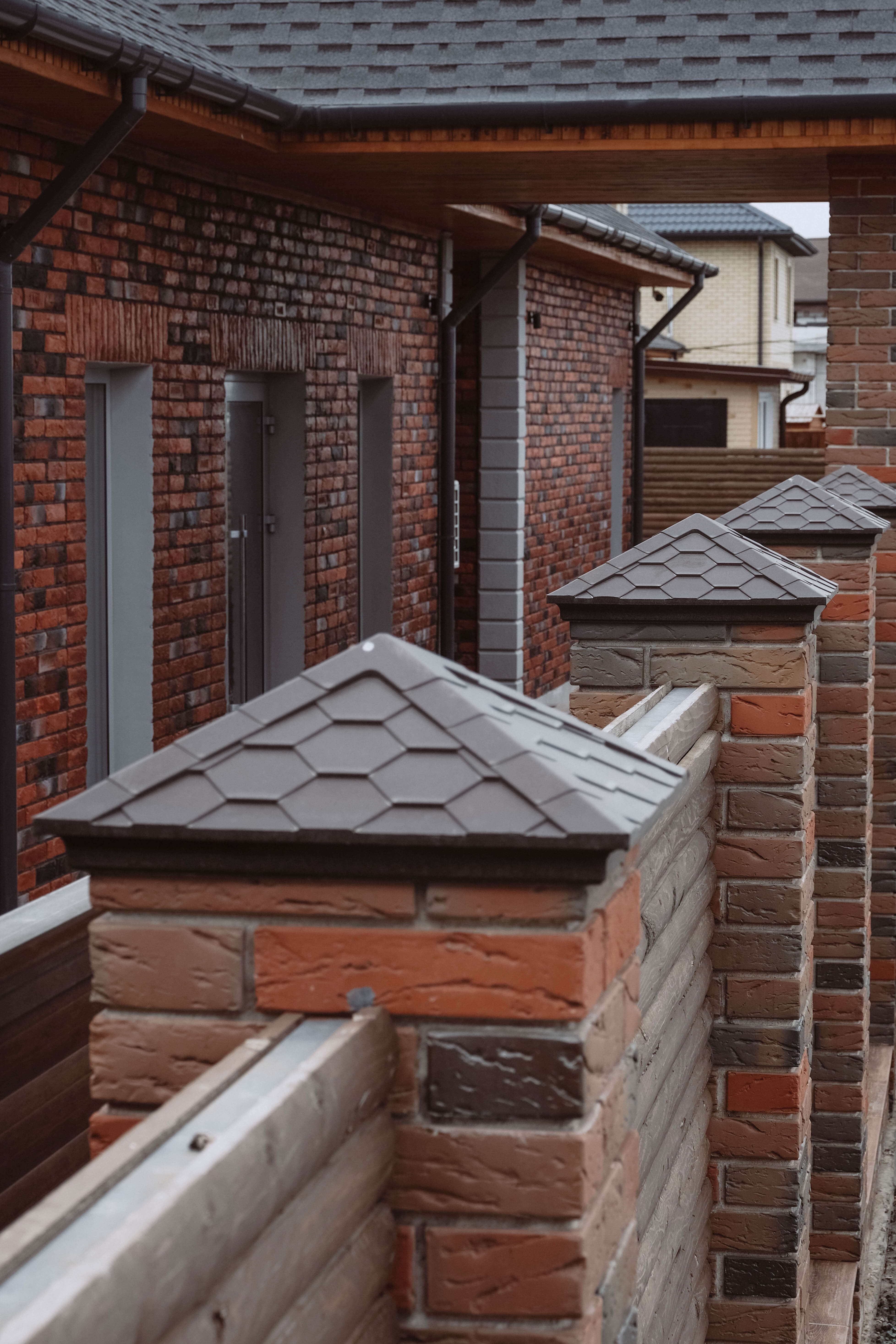 Колпак Zking Эверест Коричневый на столб 1.5х1.5 кирпича (390х390мм) в Сургуте фото